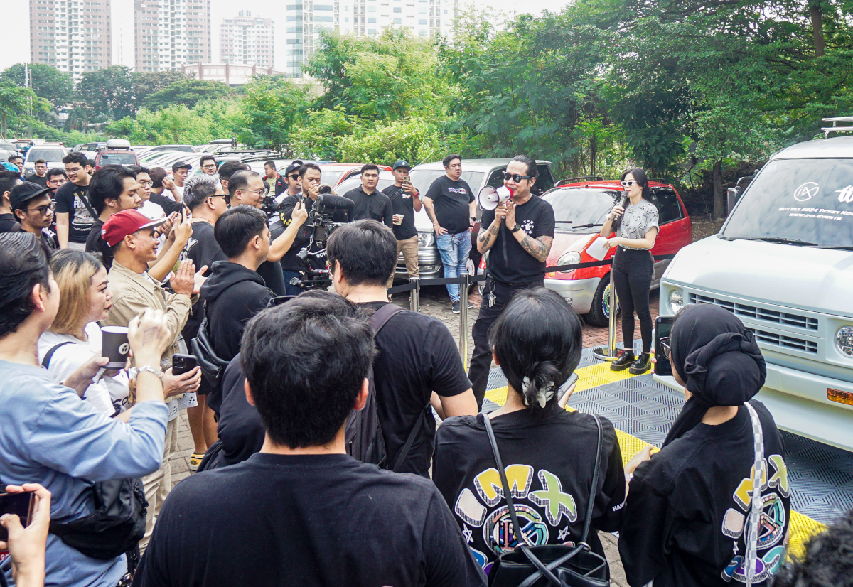 Spesifikasi Daihatsu Gran Max GH Style Jadi Magnet Community Meet Up IMX 2024 Antusias pengunjung mendengar penjelasan spesifikasi Daihatsu Gran Max GH Style dari Gofar Hilman