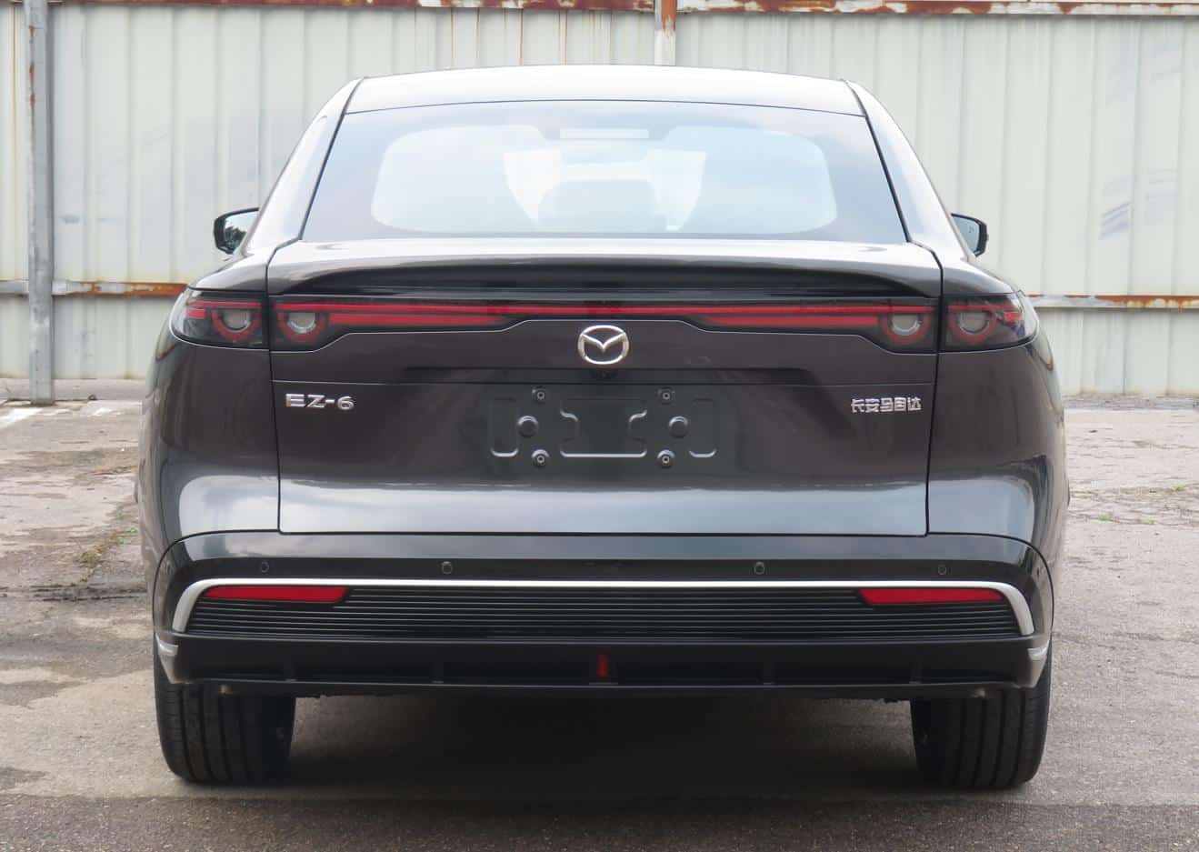 Bagian belakang spesifikasi Mazda EZ-6
