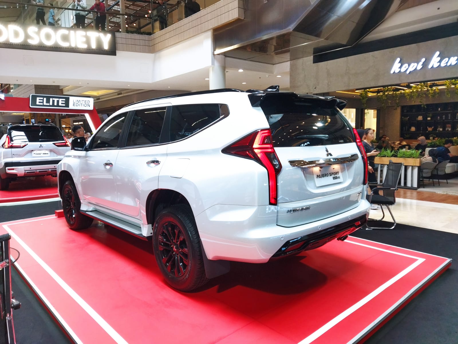 Tampilan belakang Mitsubishi Pajero Sport Elite Limited Edition