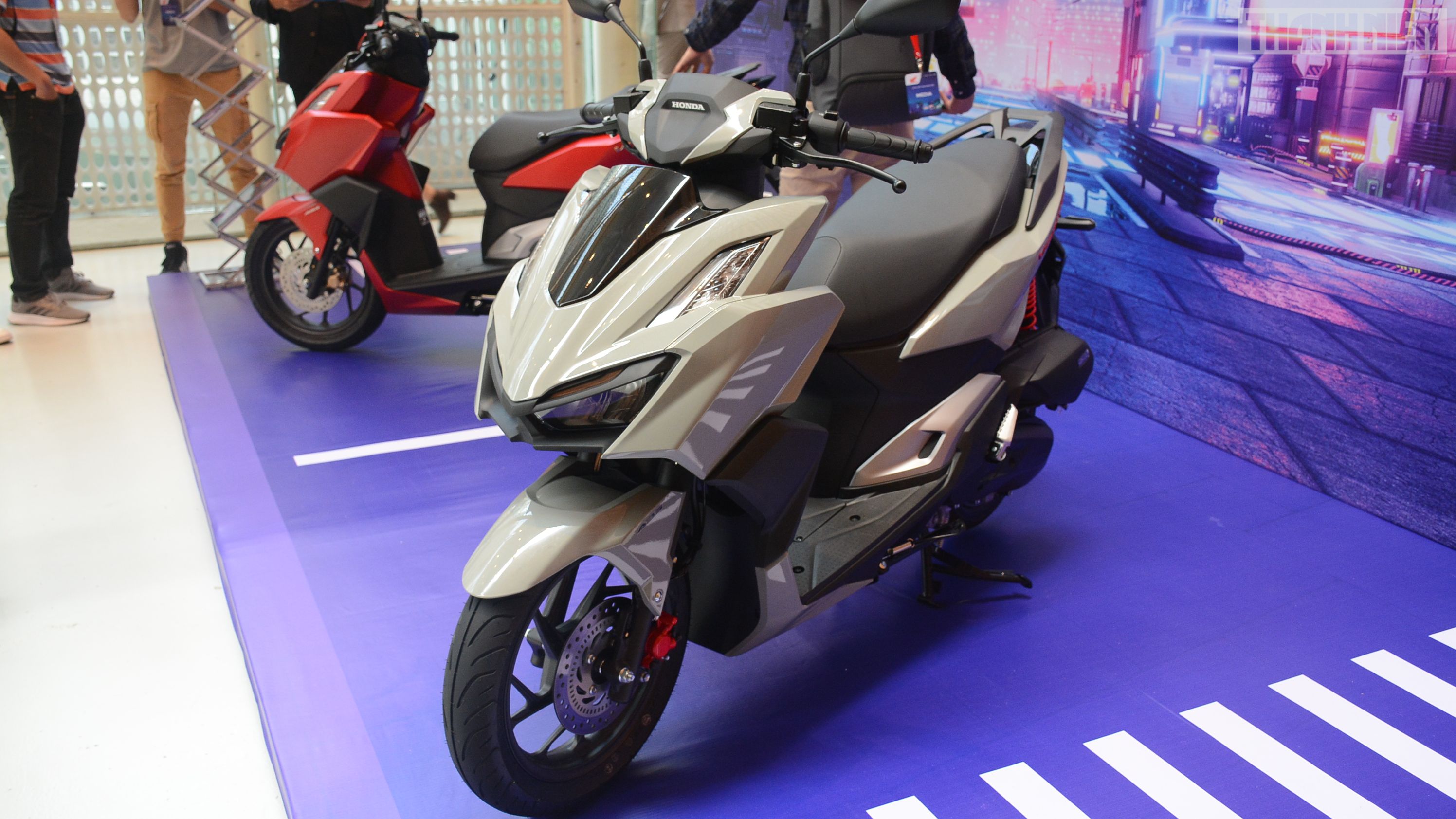 Honda Vario 160 ABS lebih berat