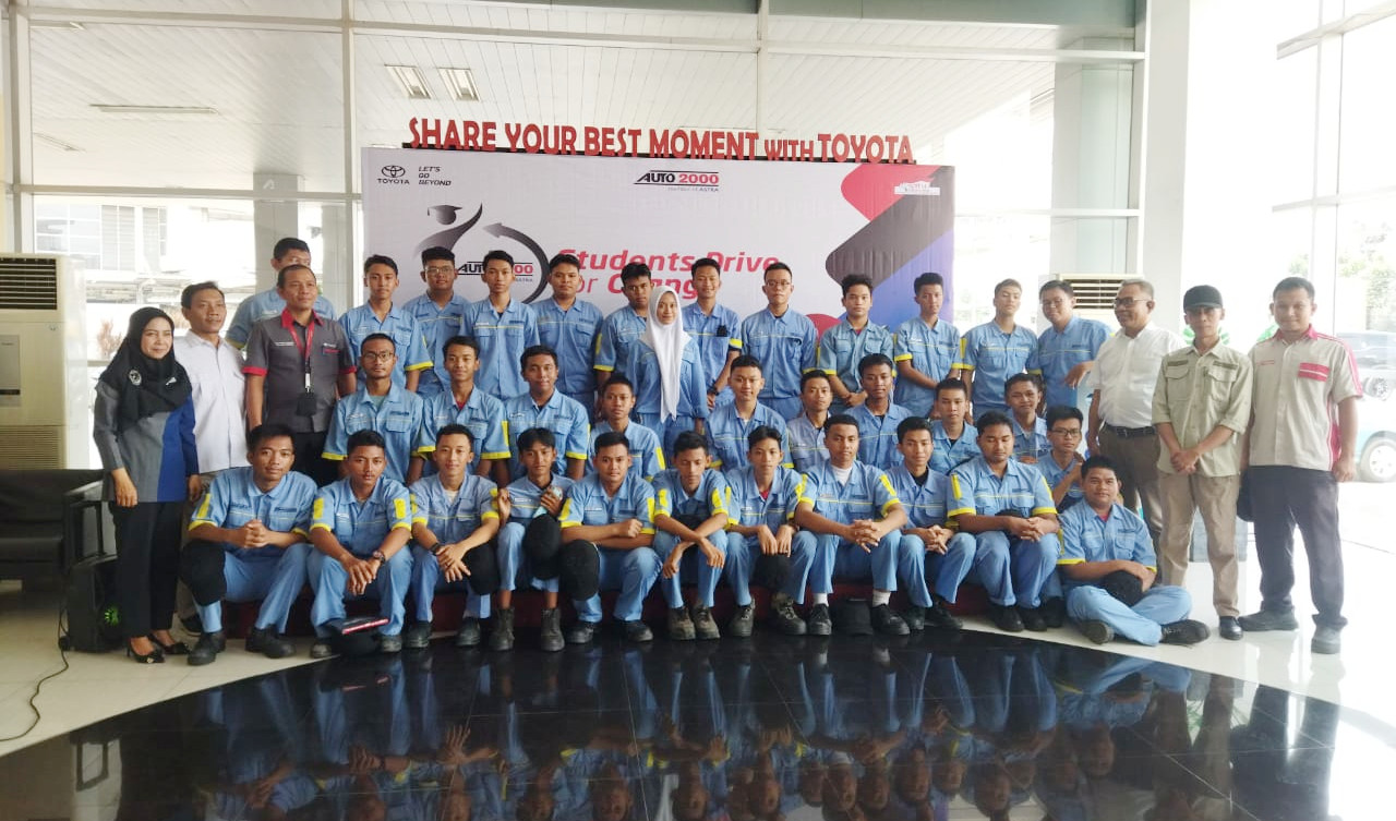 Peserta 
Auto2000 Student Drive for Change dari SMKN 1 Kota Bekasi