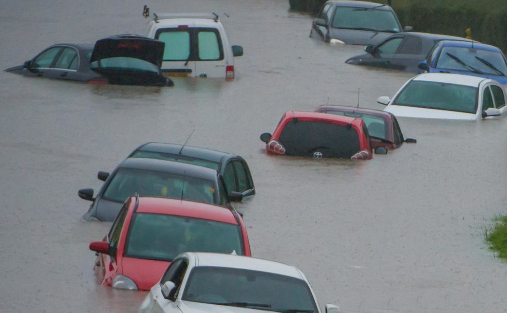 Mobil hybrid kebanjiran jangan disepelekan