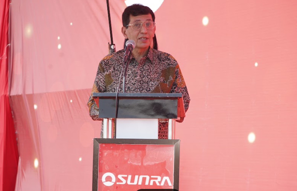 Dr. Ir. Taufik Bawazier, M. Si. saat memberikan kata sambutan dalam peletakan batu pertama pabrik motor listrik Sunra