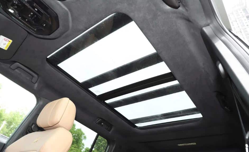 Panoramic sunroof seluas 64 inci