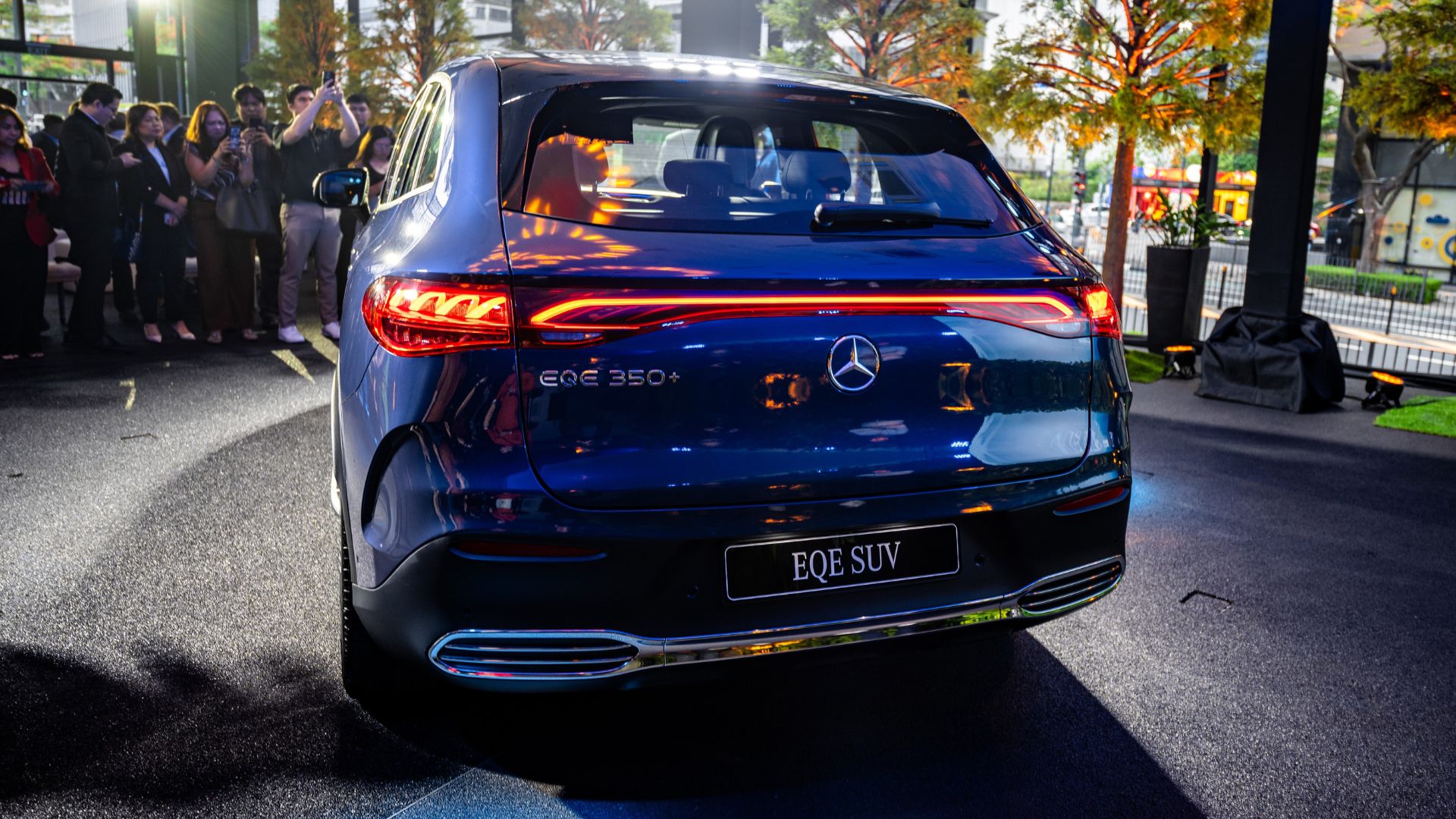 EQE SUV mengusung sebuah motor tunggal bertenaga 288 hp