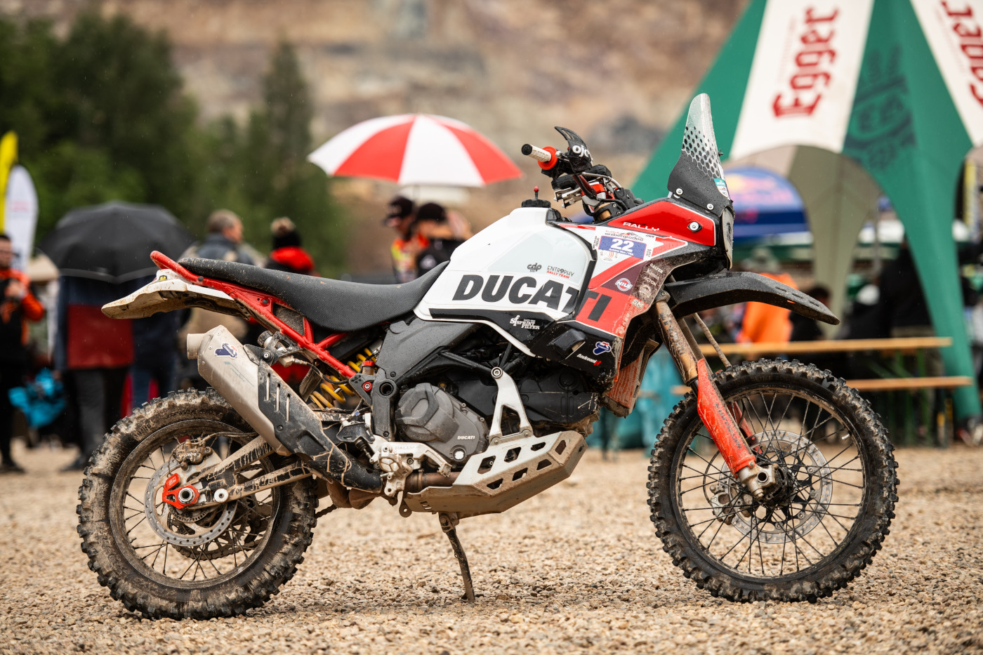 Ducati DesertX Rally yang dipakai hadir dengan kelengkapan khusus