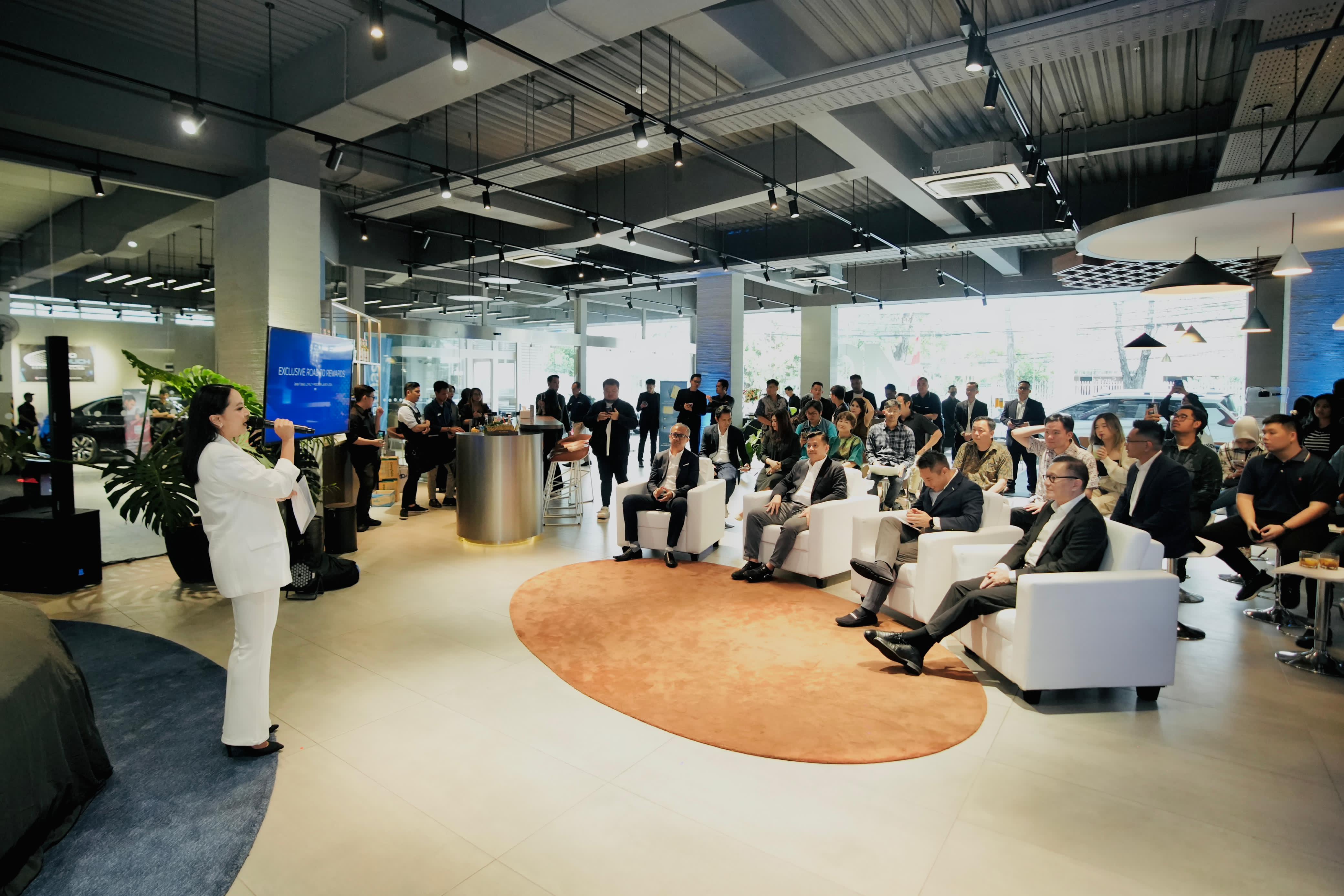 Exclusive Loyalty Program terbagi 3 kategori utama yaitu Crystal, Pearl, dan Sapphire