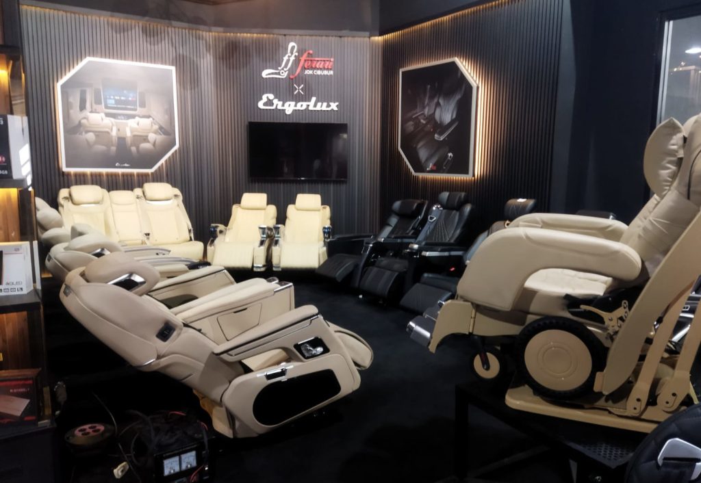 Ferari jok menyediakan beragam pilihan jok baik captain seat atau pilot seat