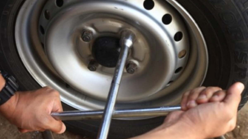 barang wajib dibawa di mobil biar aman