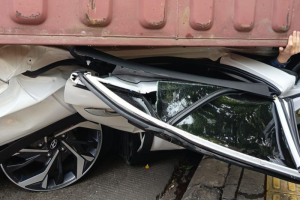 Hyundai Creta Gepeng Tertimpa Truk Kontainer, Apa Bisa Klaim Asuransi?