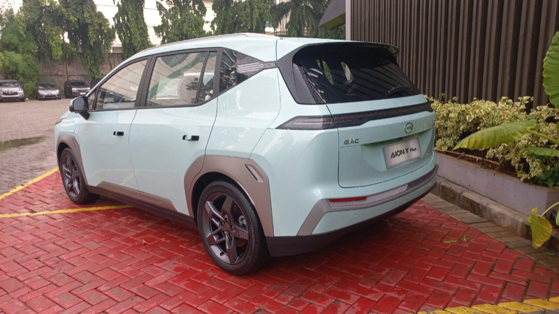 Perbedaan aion y plus versi cina dan indonesia