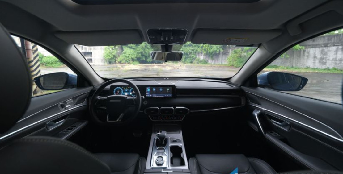 Layout dasbor Jetour X70 Plus versi Filipina setir kiri terasa modern 