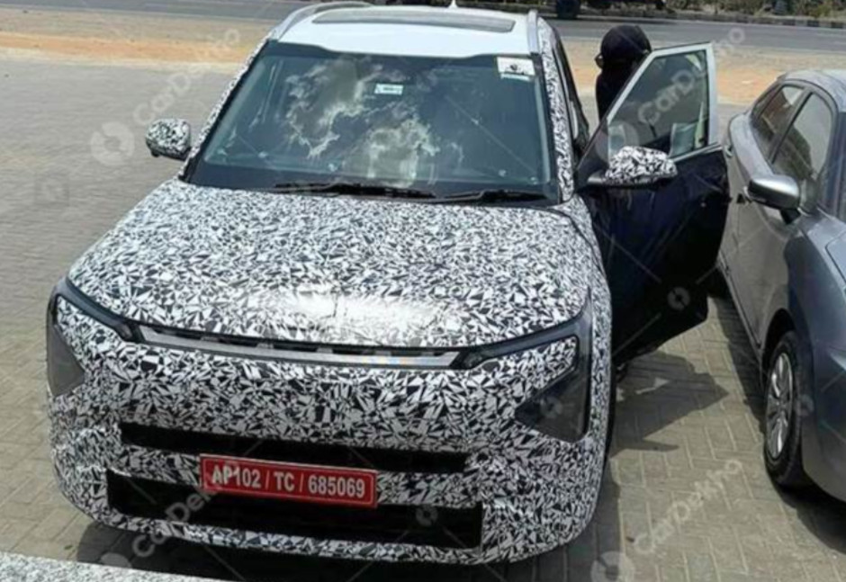 Bocoran Kia Carens Facelift Rival Toyota Innova Zenix lampu kia carens facelift lebihpipih 1