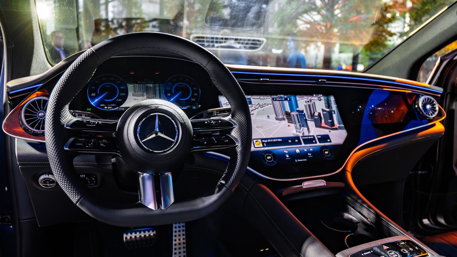 Masuk kabin penumpang disambut oleh MBUX Hyperscreen lalu kemungkinan akan ganti posisi setir