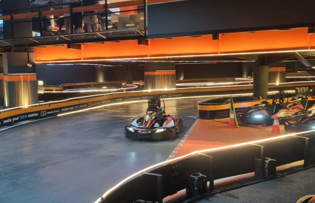 Sensasi main gokart elektrik di Barcode Gokart Mall of Indonesia, Kelapa Gading