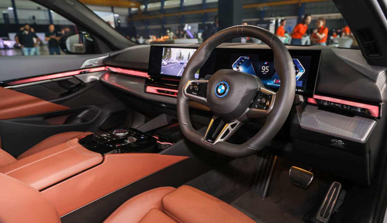 Kabin BMW i5 Limited Edition lebih oke