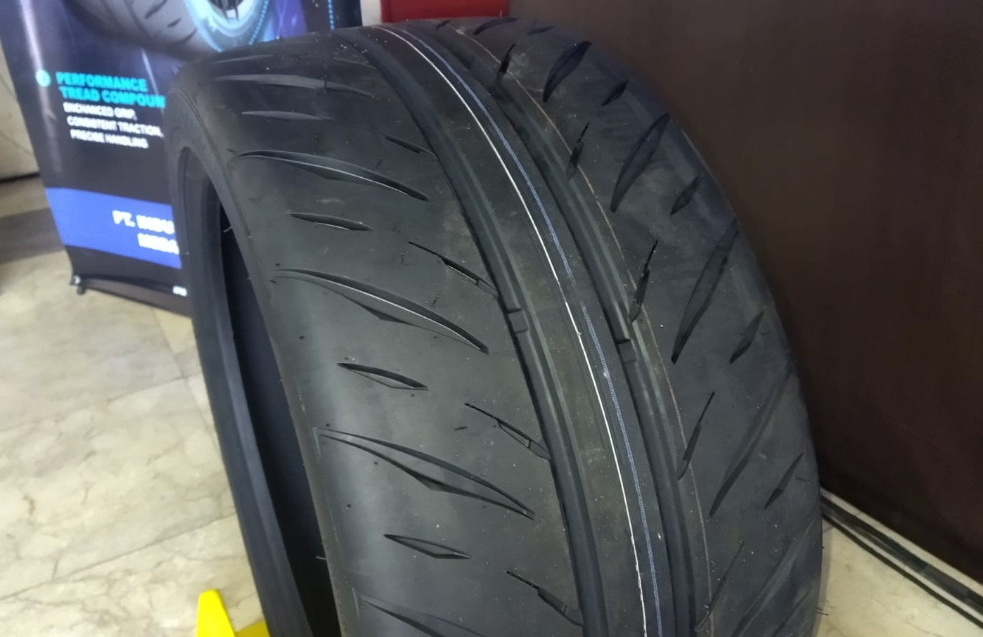 Kontak area tapak ban yang luas