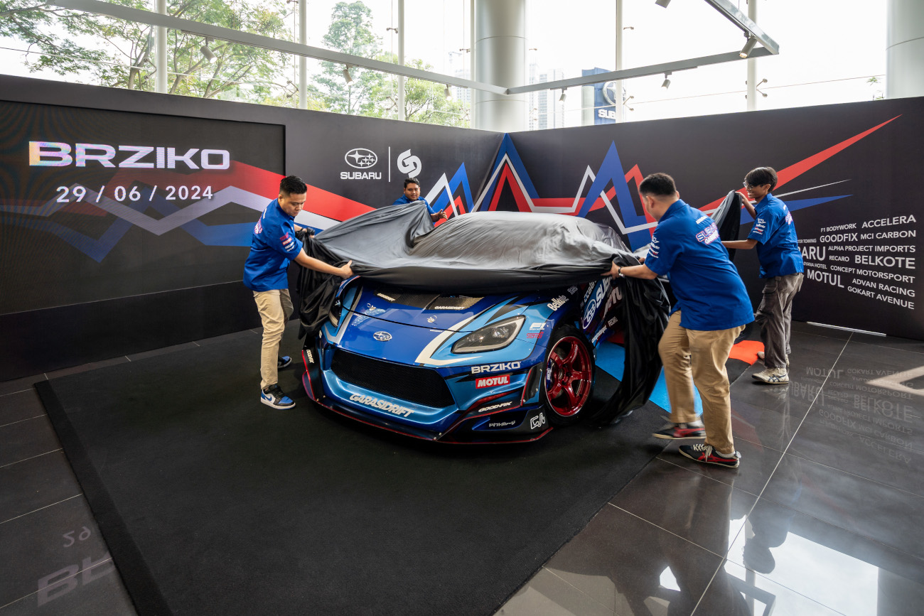Proses unveiling Subaru BRZIKO di Plaza Subaru Alam Sutera