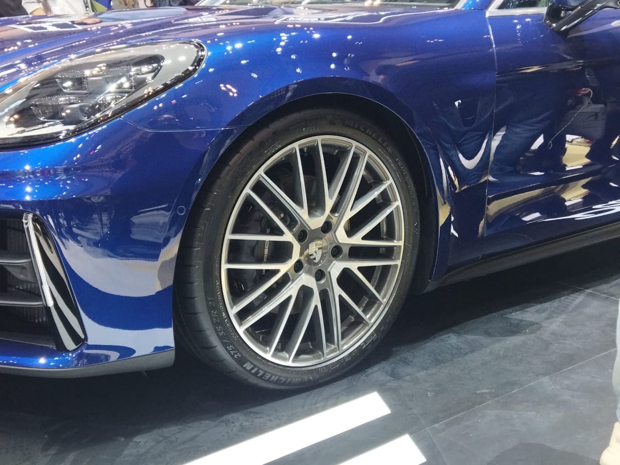 Desain velg baru multi-palang nan sporty