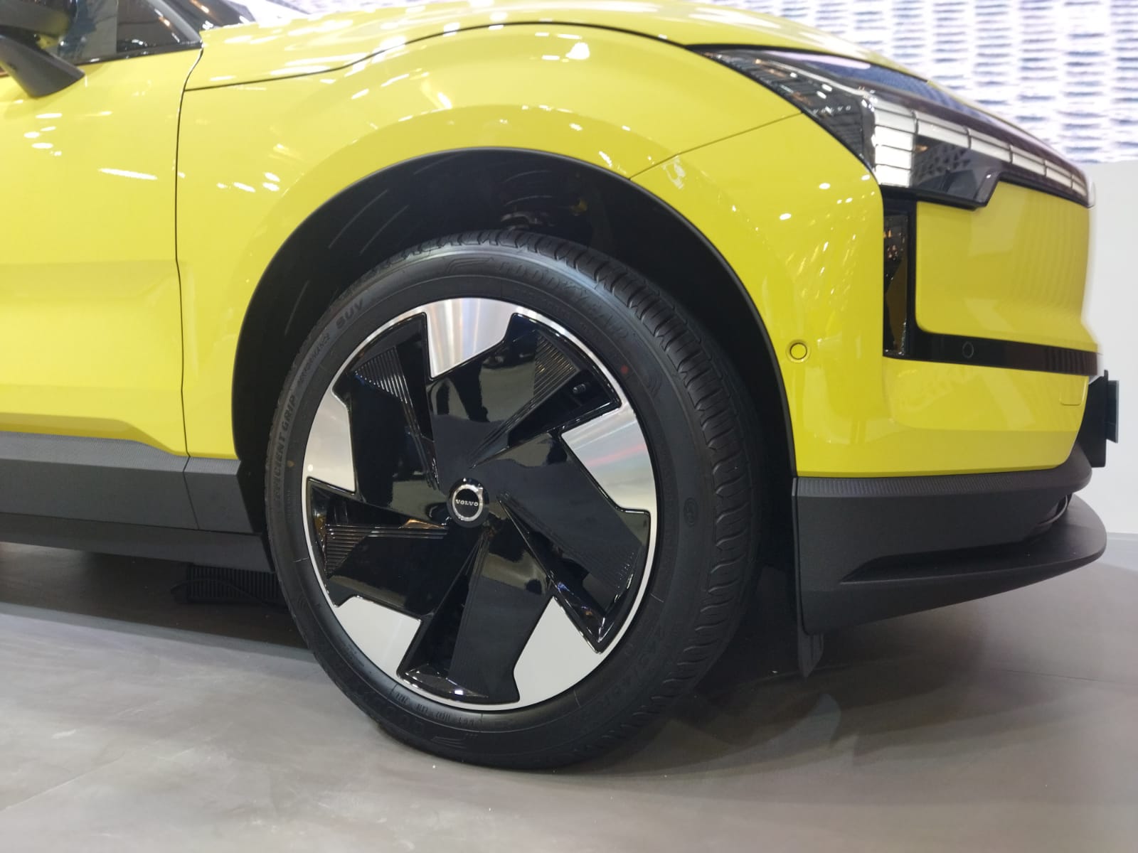 Desain velg futuristik