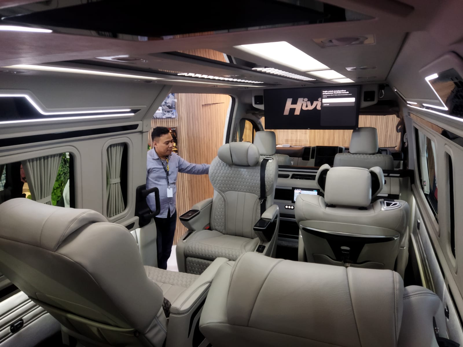 Desain plafon, lantai dan jok sepenuhnya baru