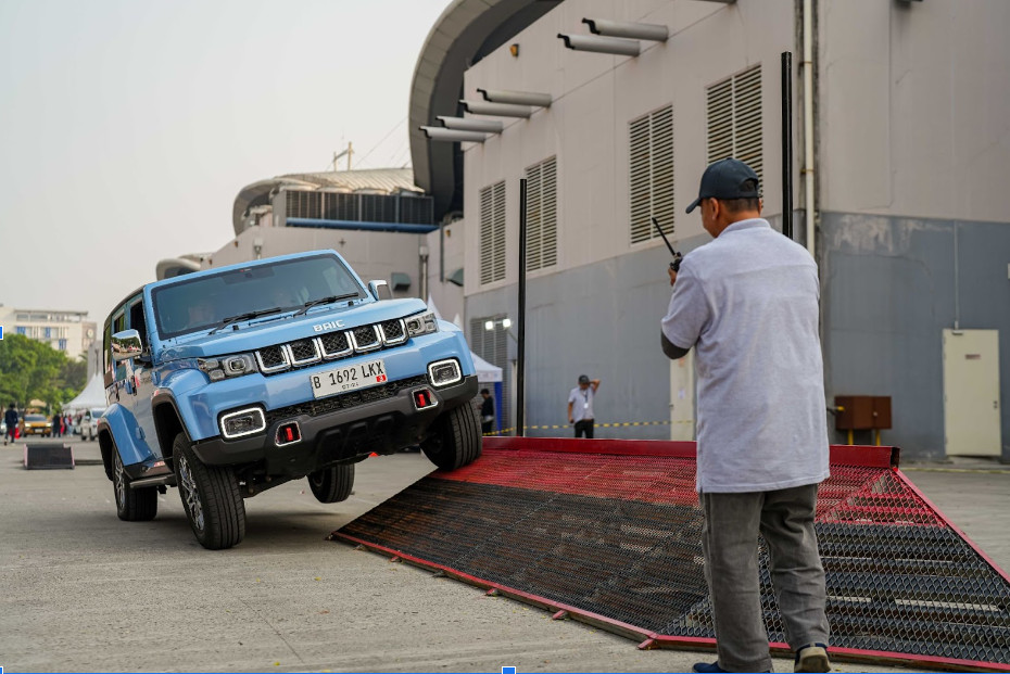 BAIC Catat Penjualan Sebanyak 136 Unit di GIIAS 2024 Pengetesan BAIC BJ40 Plus dengan obstacle yang menantang