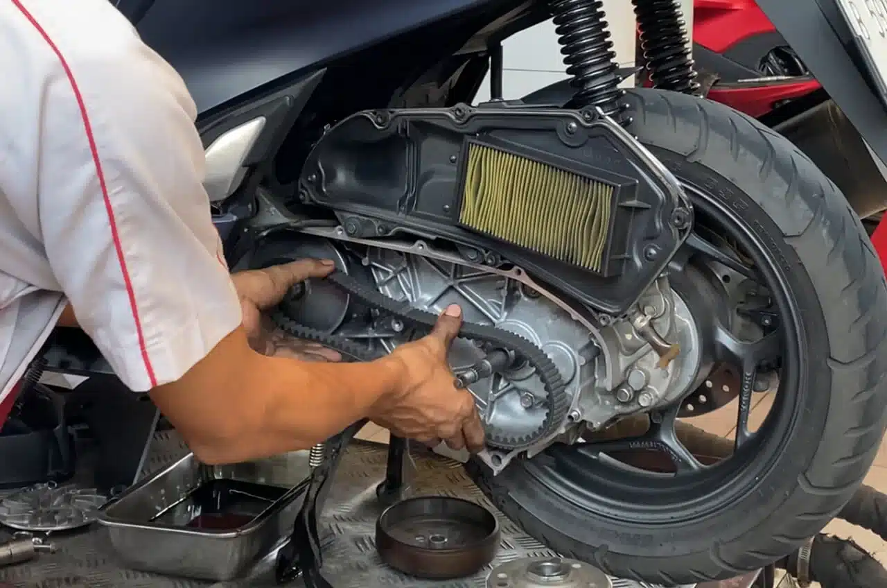V-Belt Motor Matic Putus? Ini Akibat, dan Cara Mengatasinya V-Belt Motor Matic Putus