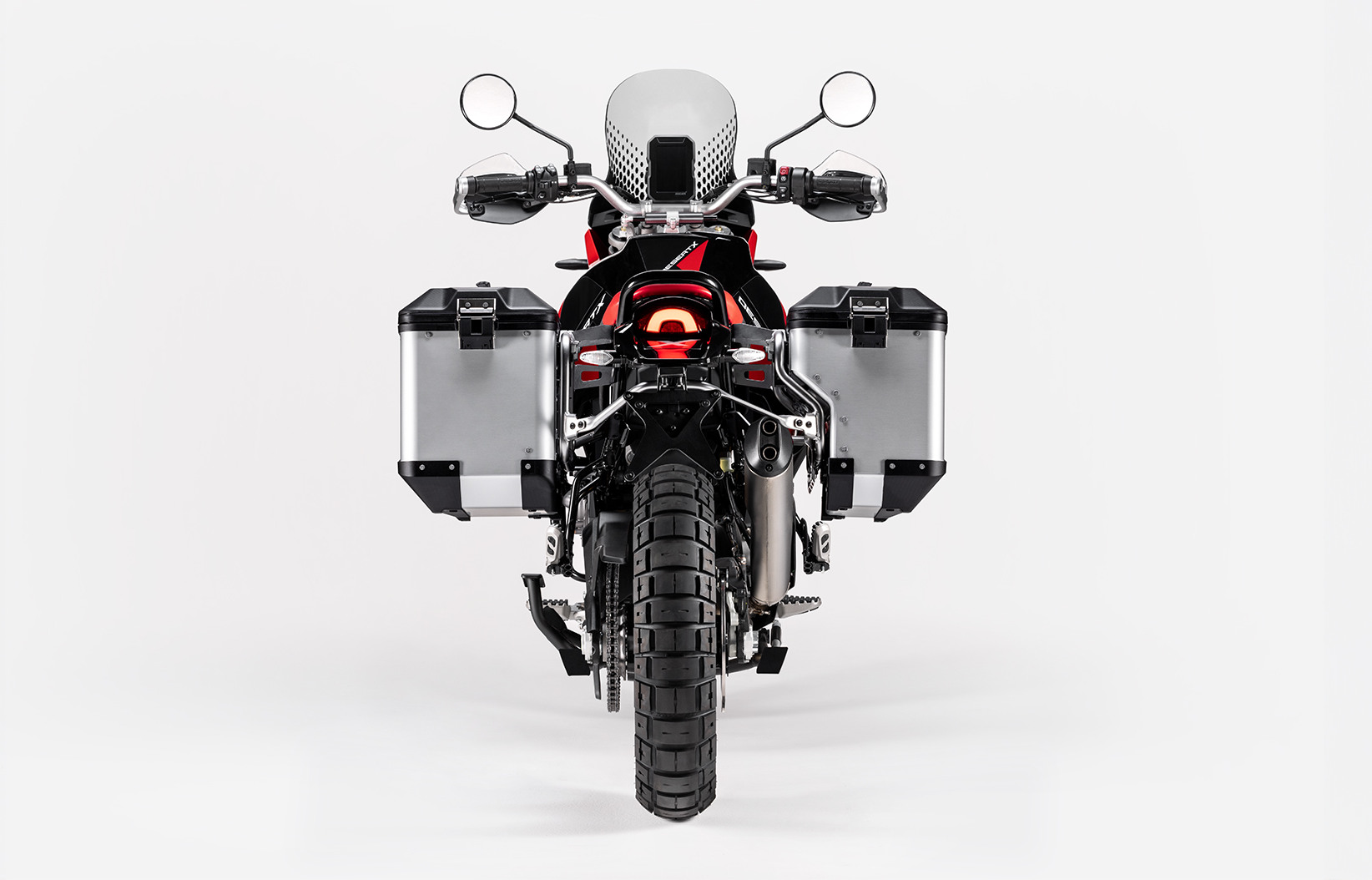 Motor ini sudah full aksesori termasuk boks aluminium berkapasitas 76 liter