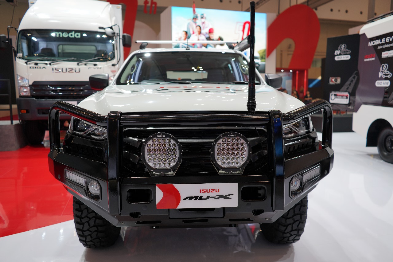 MU-X konsep overlanding essentials sport utility vehicle