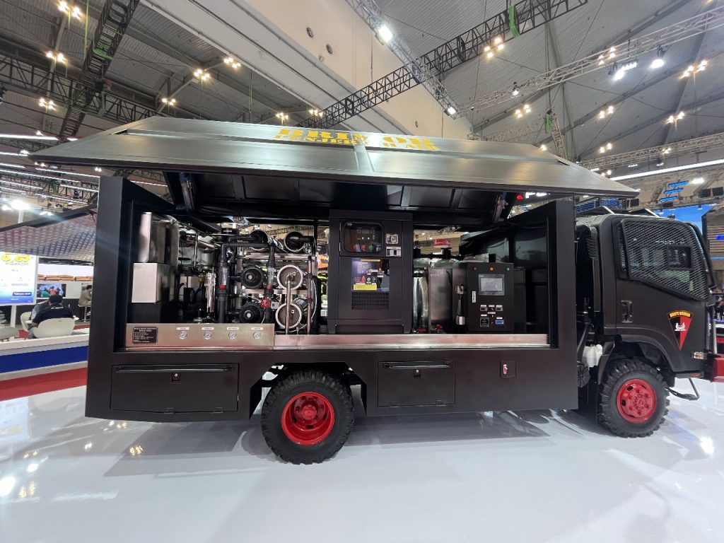 Isuzu ELF NPS 4X4 jadi kendaraan penjernih air Brimob