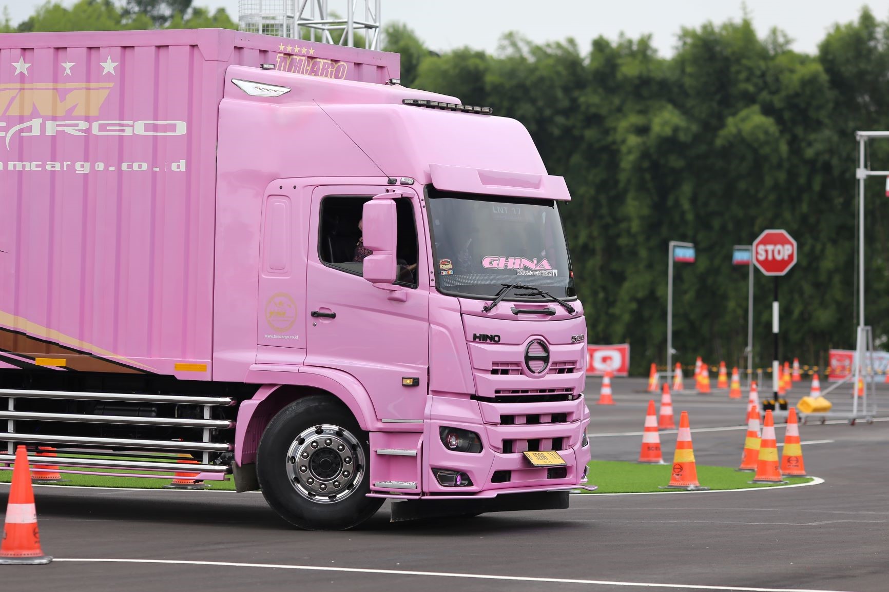 Pelatihan praktik tidak hanya dilakukan pada siang hari, tetapi juga pada malam hari dan dalam kondisi darurat.