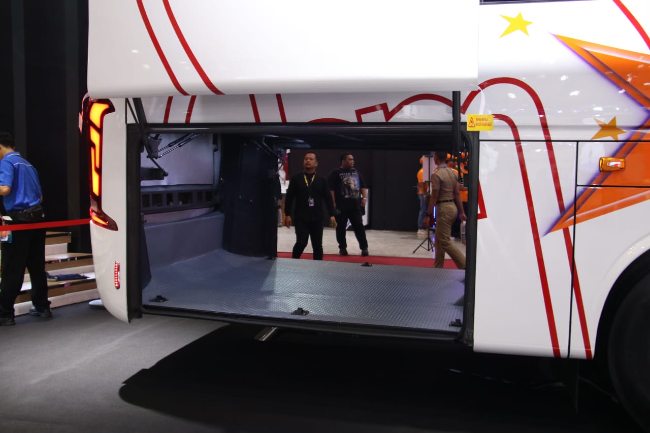 Keunikan Hino Bus AK 240 Space Frame, Bikin PO Ini Langsung Beli 29 Unit! Ruang bagasi lega jadi keunikan dan daya tarik tersendiri