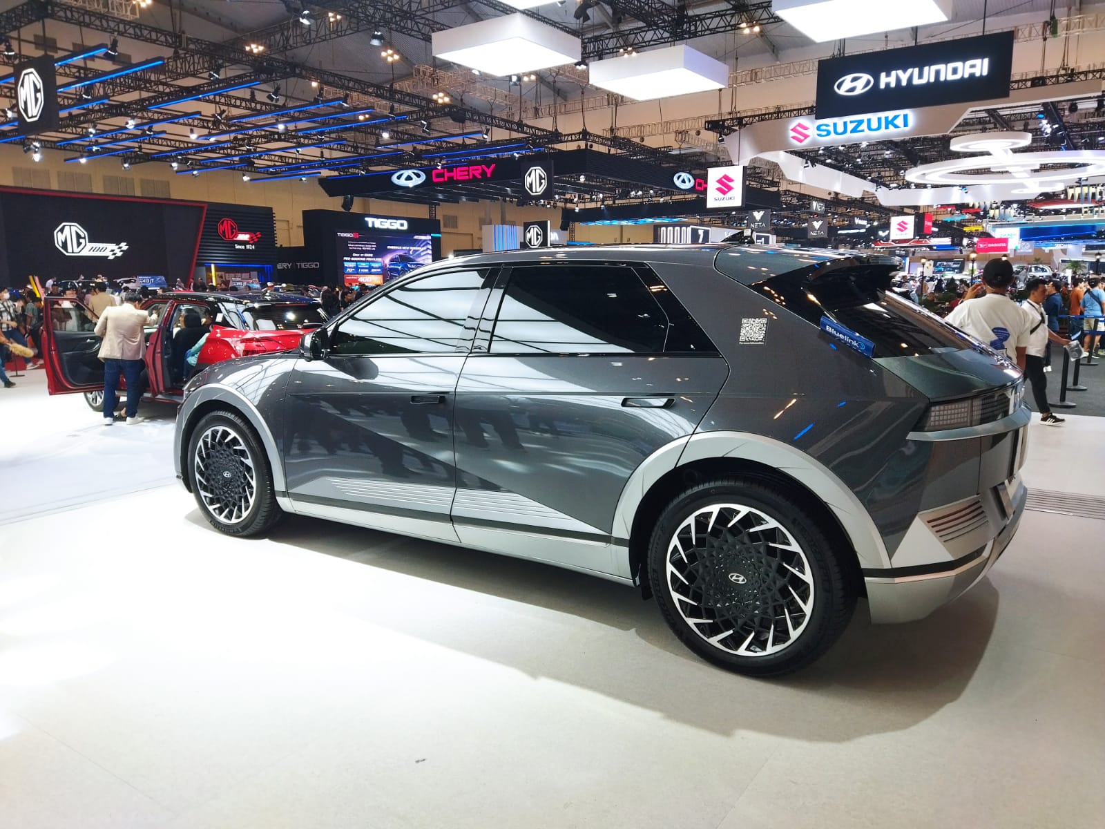 Hyundai IONIQ 5 memiliki fitur Vehicle to Load (V2L) technology