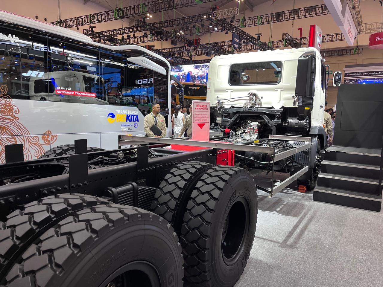 Bidik Area Pertambangan, Hino Luncurkan Truk FM 280 JD Retarder di GIIAS 2024 Truk ini dapat sistem pengereman tambahan Retarder CFK-360 Series