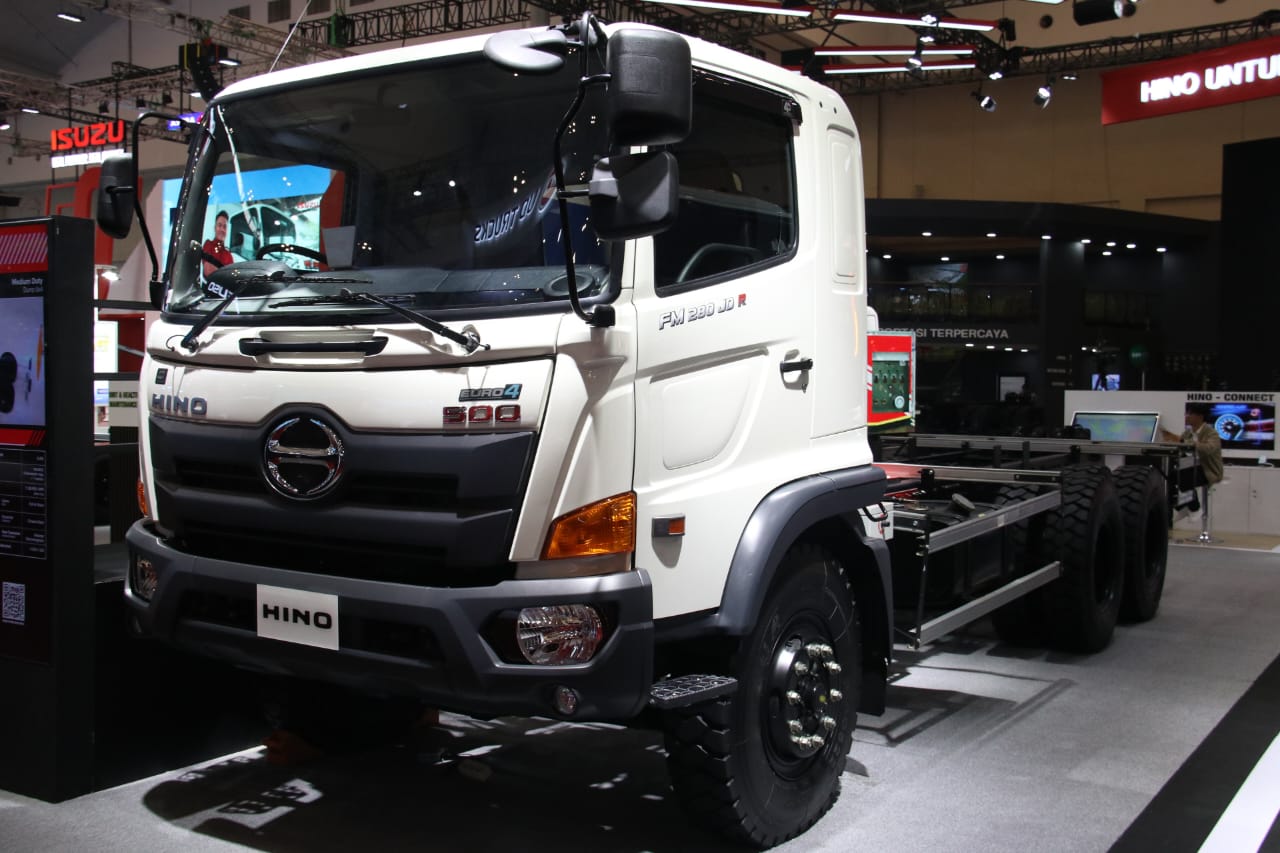 Bidik Area Pertambangan, Hino Luncurkan Truk FM 280 JD Retarder di GIIAS 2024 Hadir dengan banyak fitur keselamatan