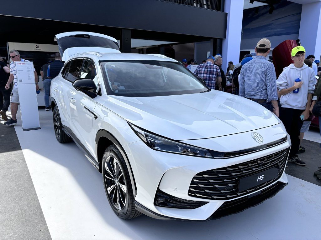 MG HS gen-2 meluncur