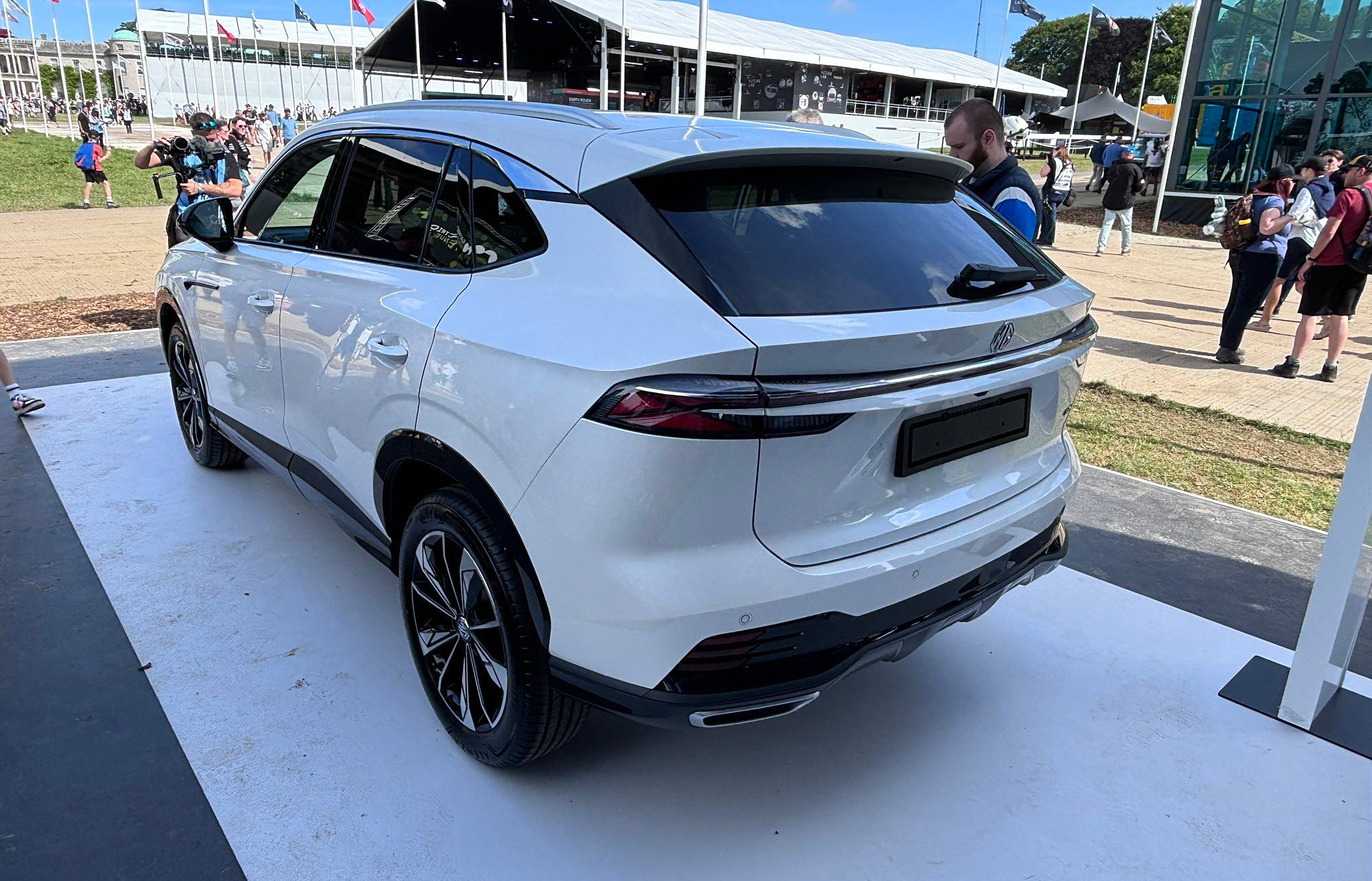 MG HS Gen-2 Model PHEV dan ICE Meluncur di Goodwood Bagian belakang MG HS gen-2