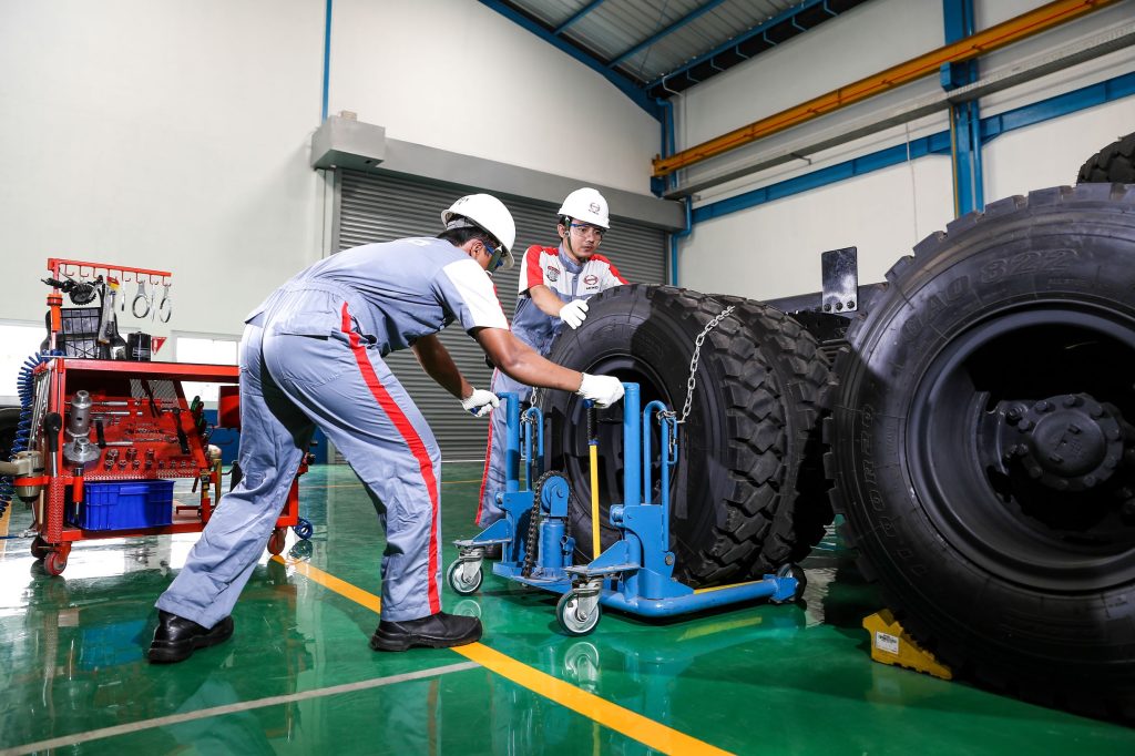 BIMA dan Hino tandatangani kontrak suku cadang dan jasa overhaul mesin