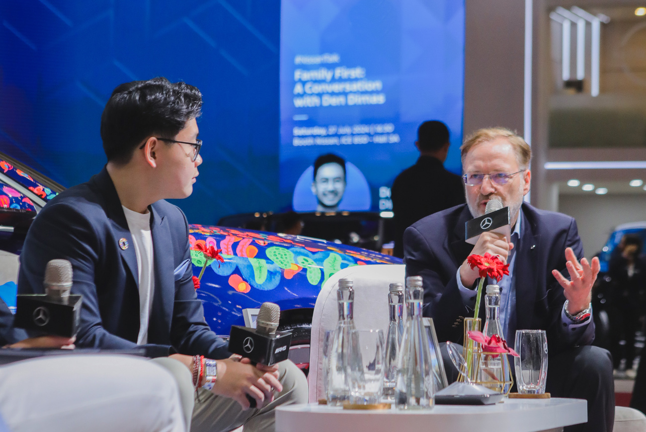 Roelof Lamberts (kanan), CEO PT Inchcape Indomobil Distribution Indonesia