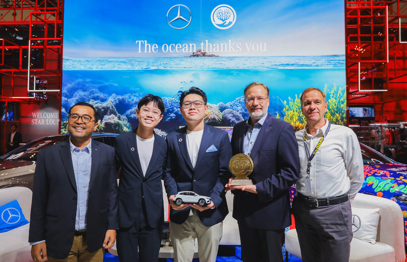 C 300 ini oleh Mira Hoeng dibubuhi ornamen warna-warni bertema Raksana