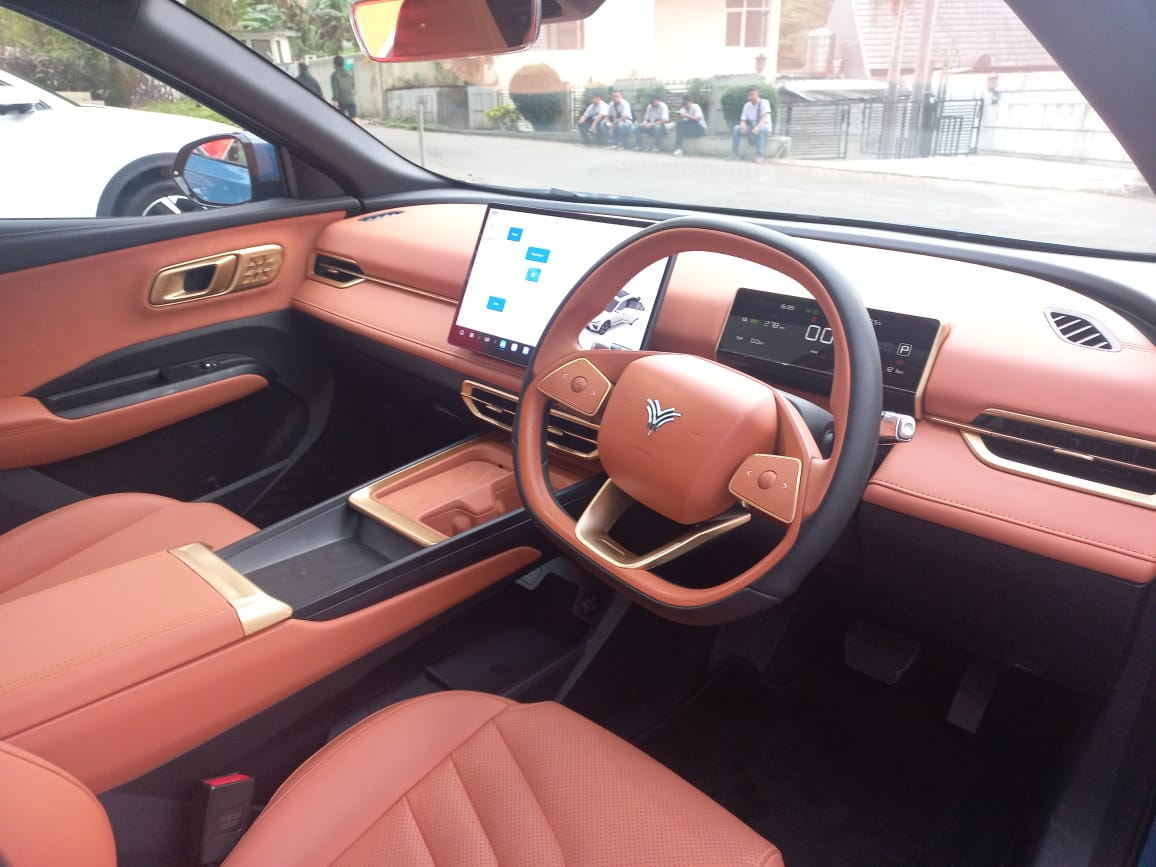 Wujud Utuh Neta X Versi Indonesia Diumbar, Rival Omoda E5 Ini Siap Tampil di GIIAS 2024 Desain dasbor modern dibalut material warna cokelat