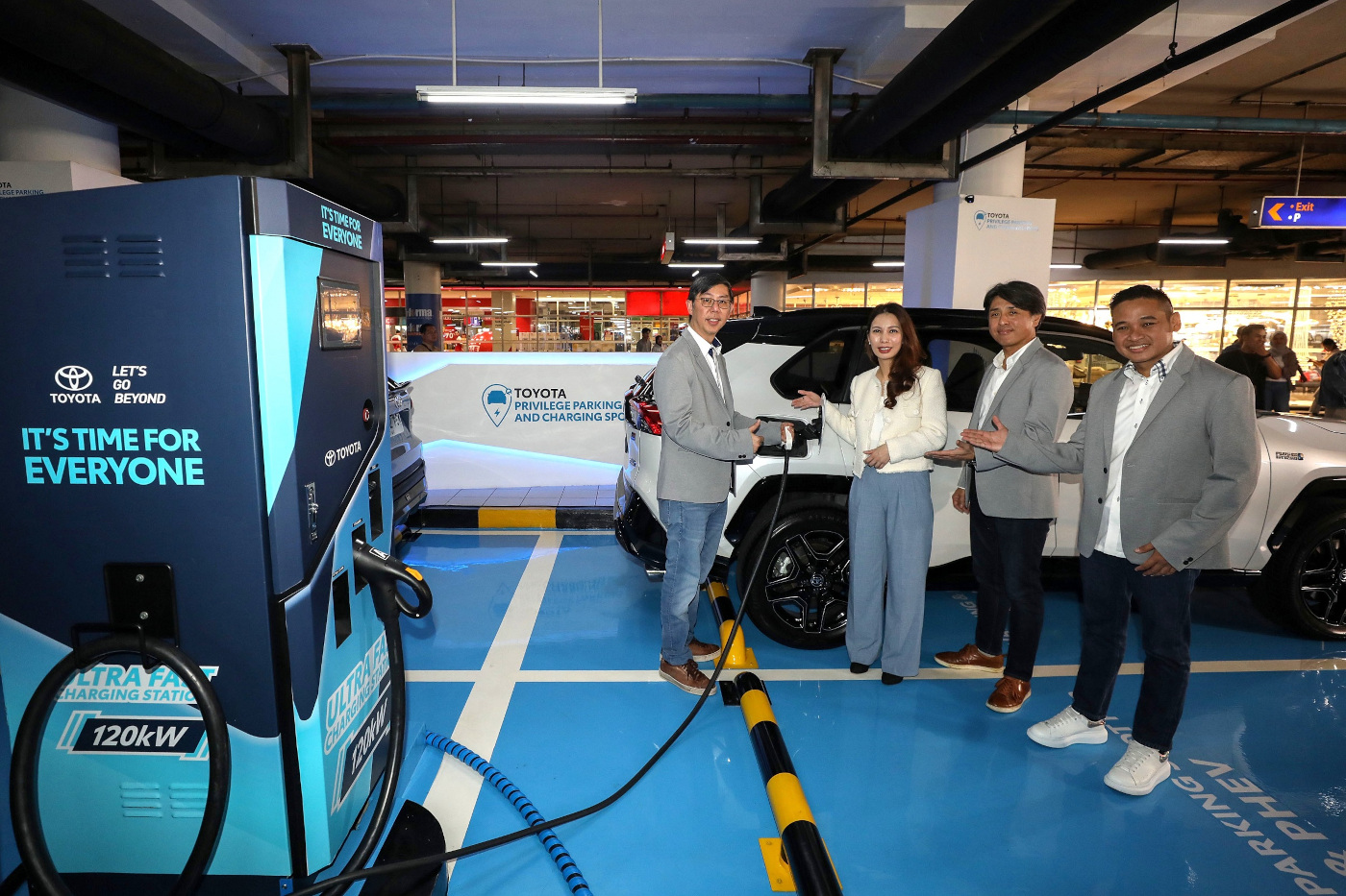 Toyota terus berupaya memperluas jaringan charging station mereka