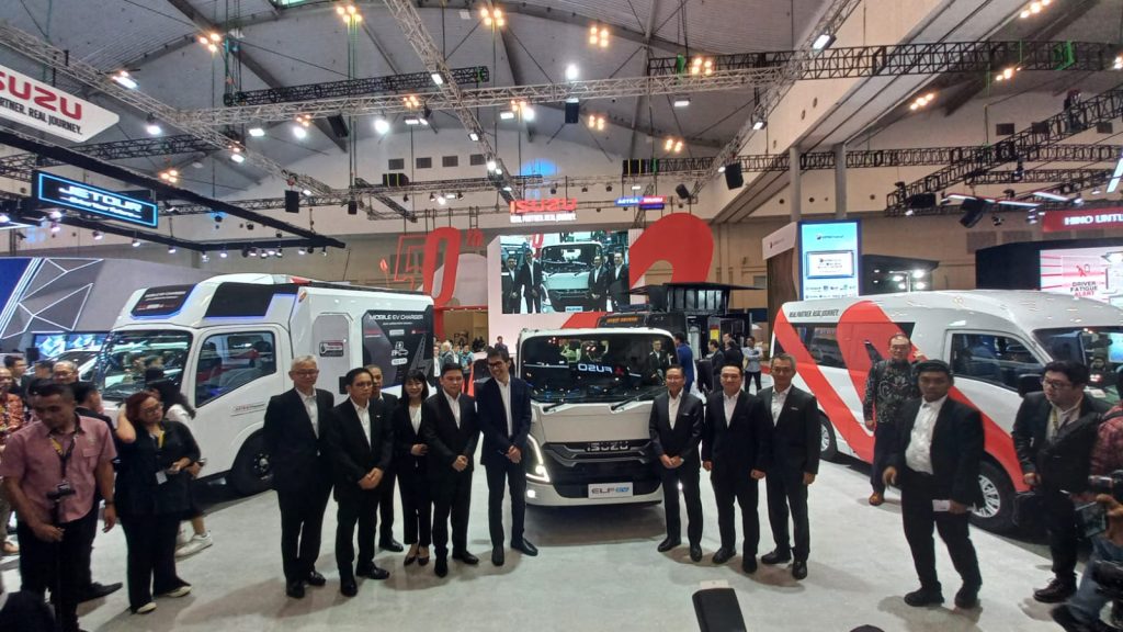 Isuzu tawarkan kendaraan komersil bagi pengusaha