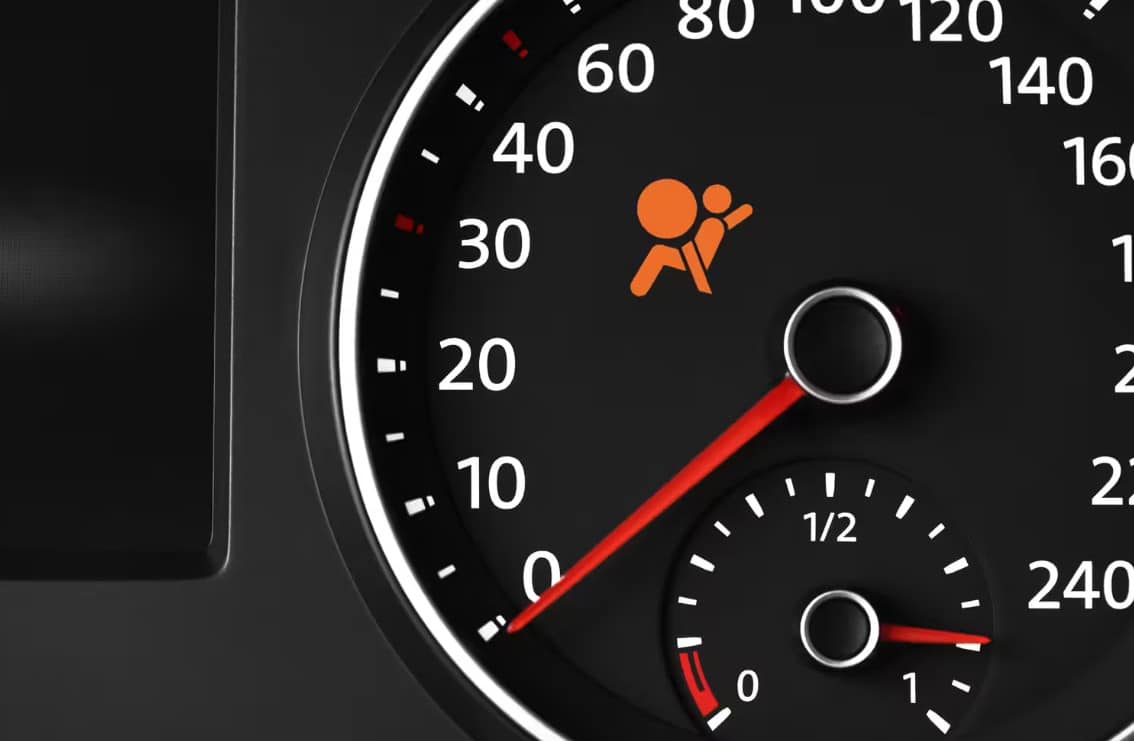 Perhatikan indikator airbag di speedometer