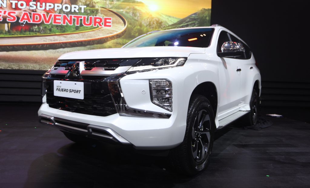 New Mitsubishi Pajero Sport pakai gril depan model heksagonal dan bumper berotot