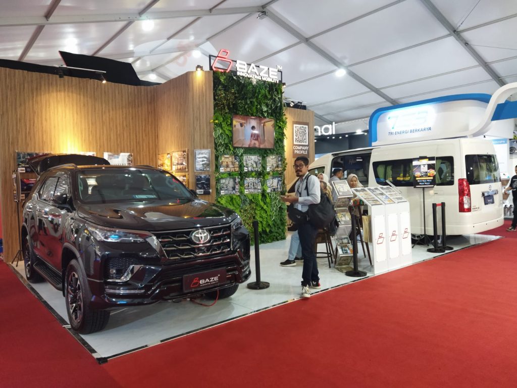 Baze tawarkan modifikasi kabin Toyota Fortuner dan HiAce Premio