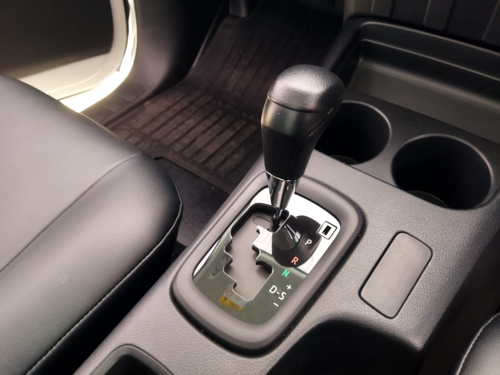 Kolom transmisi otomatis 6 percepatan