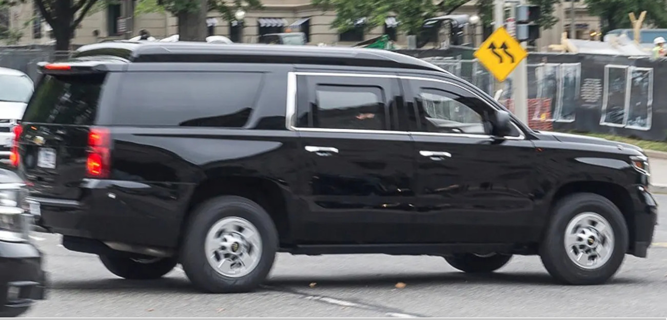 Chevrolet Suburban Limousine Edition penyelamat Donald Trump