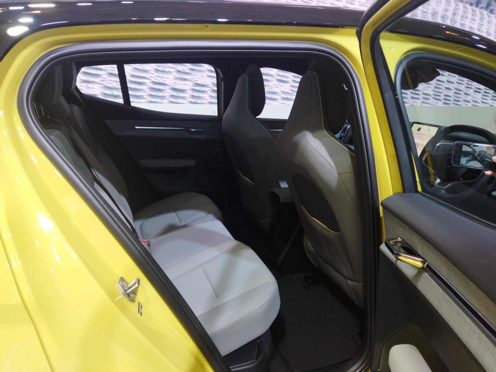 Area baris kedua cukupan, lebih pas buat anak-anak