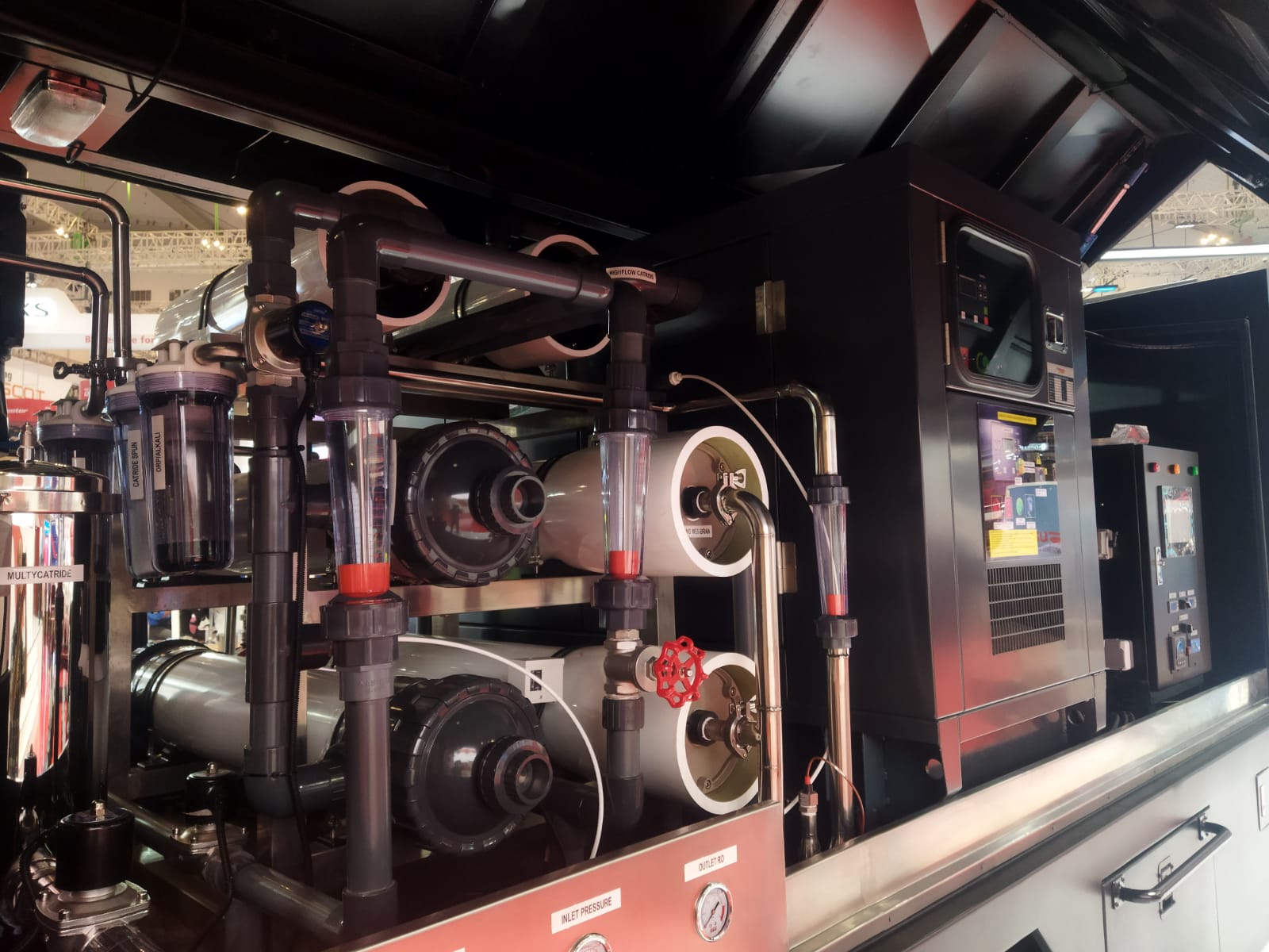 Isuzu ELF NPS 4X4 ini menggunakan mesin 4HLI-TCS